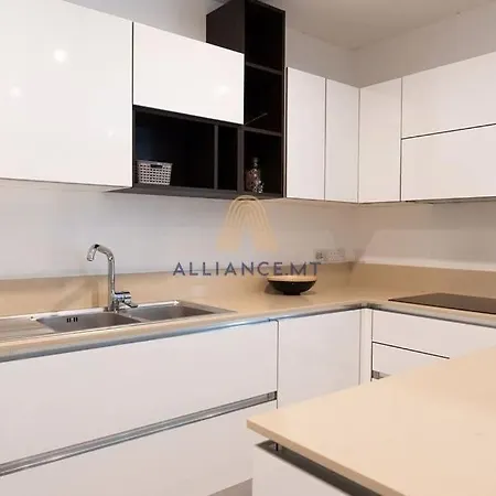 Luxury In Prime Location Apartment