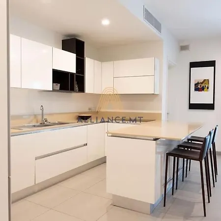 Apartment Luxury In Prime Location *