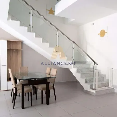 Luxury In Prime Location Apartment
