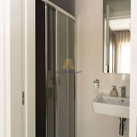 Luxury In Prime Location Apartment